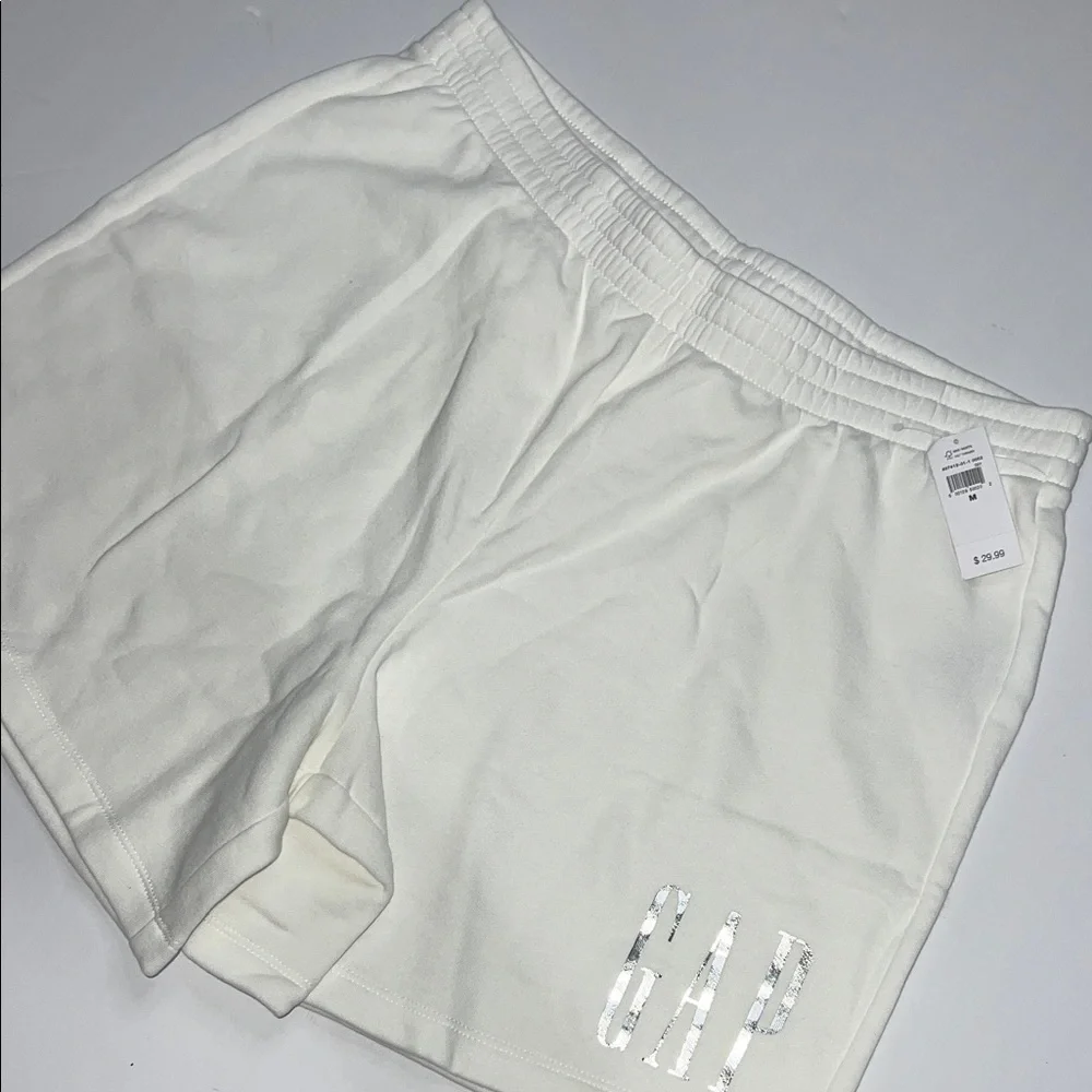 GAP  Athletic White Shorts Men’s  size Medium